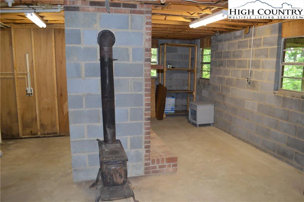 Image number 13 for the current listing
