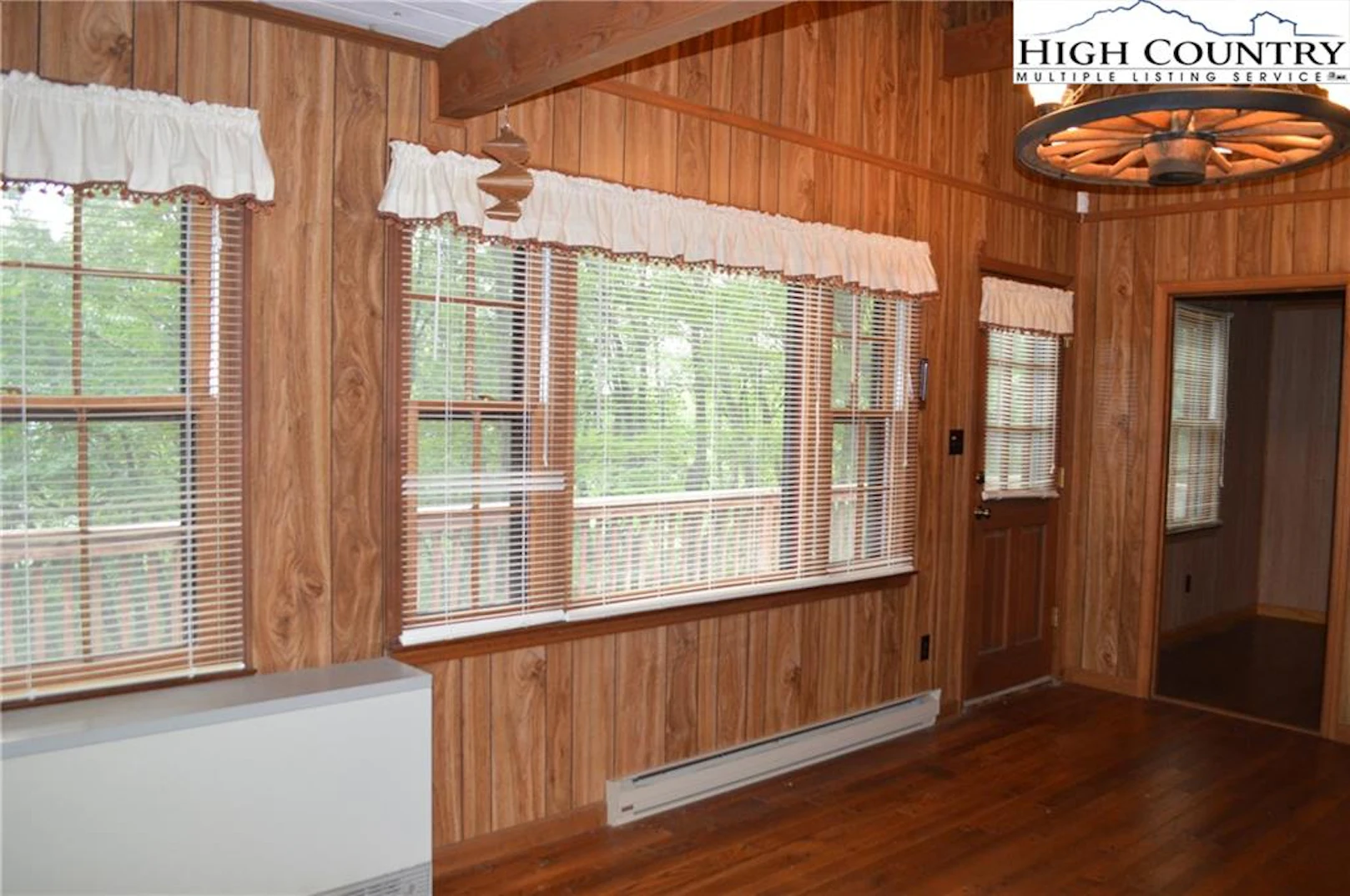 Image number 20 for the current listing