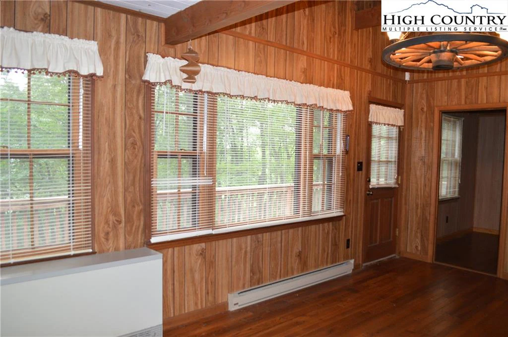 Image number 20 for the current listing