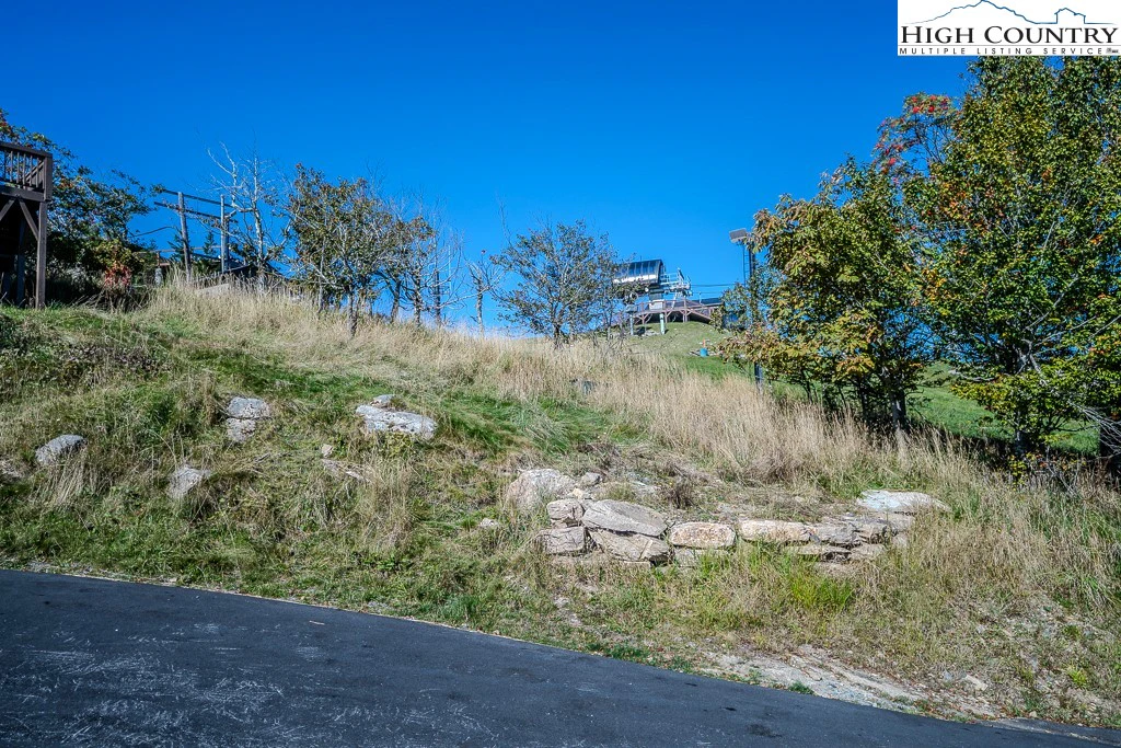 Image number 9 for the current listing