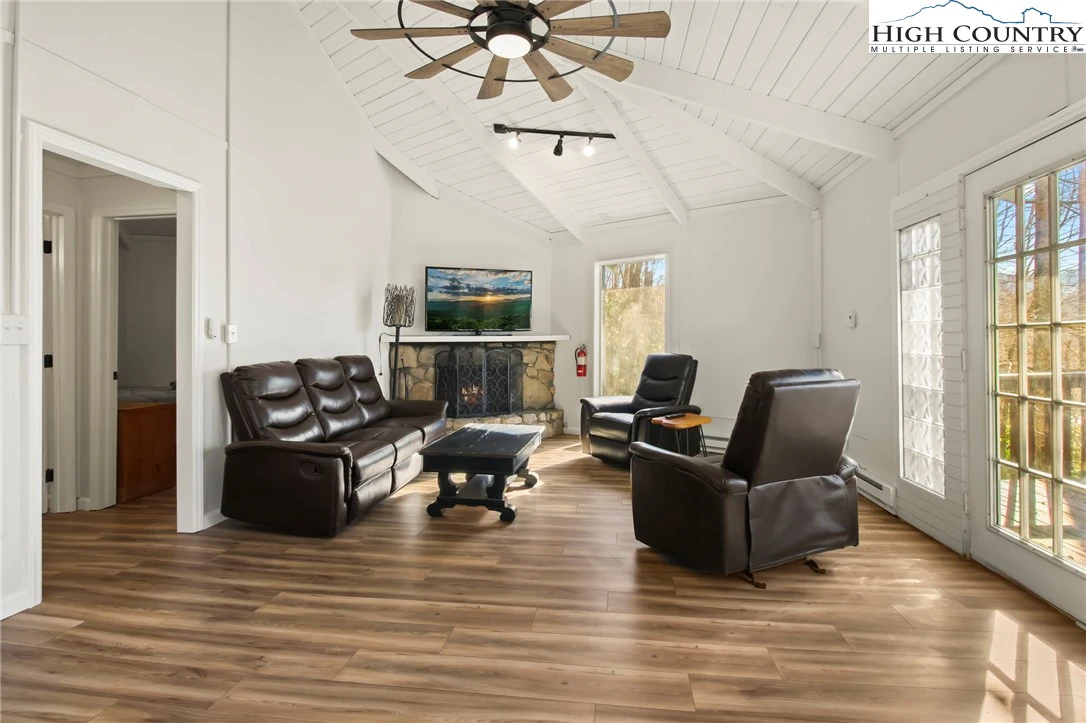 Image number 12 for the current listing