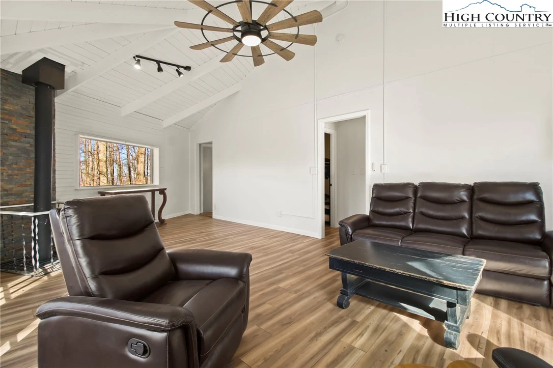 Image number 3 for the current listing