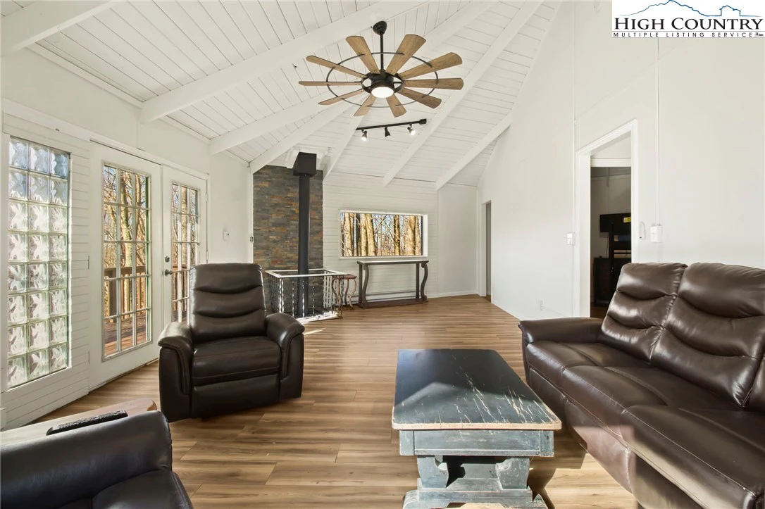 Image number 4 for the current listing