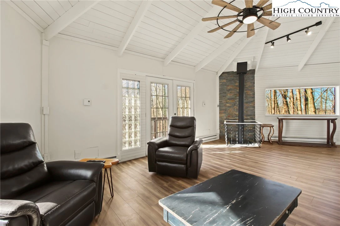 Image number 5 for the current listing