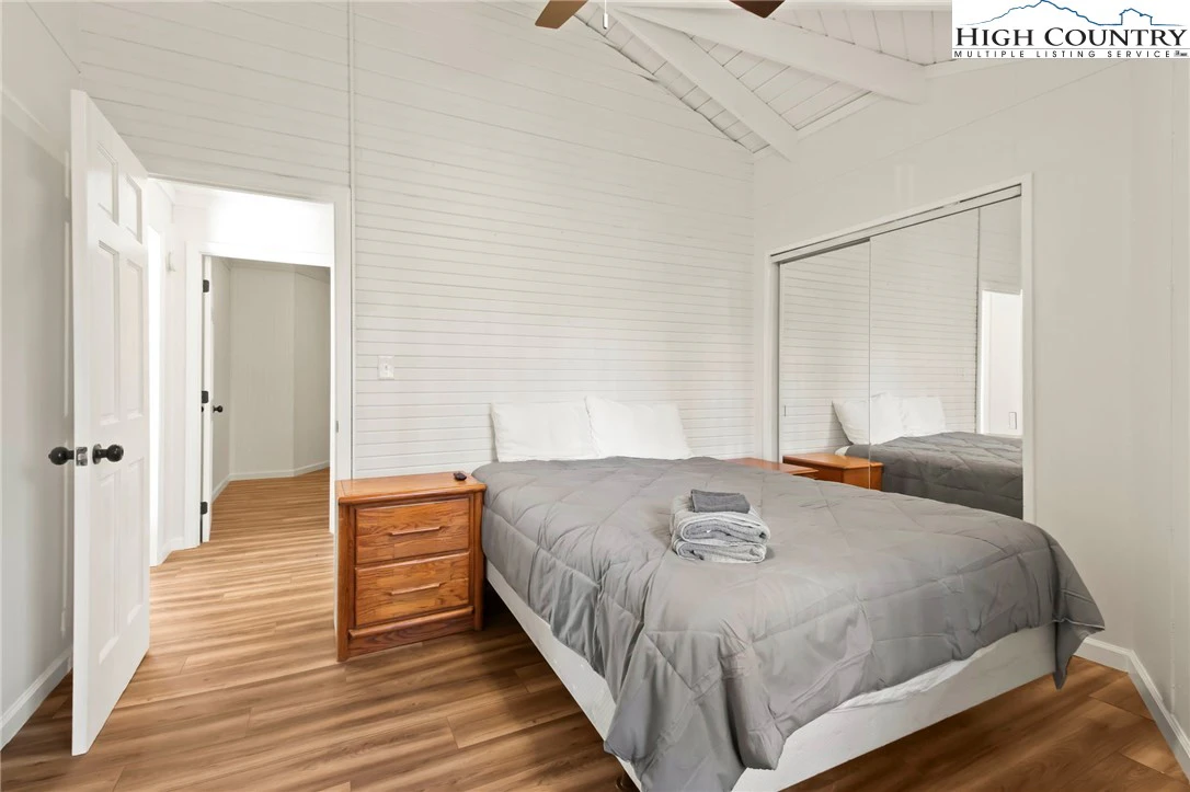 Image number 9 for the current listing