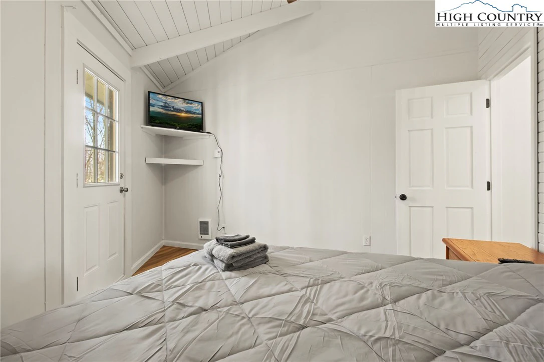 Image number 10 for the current listing