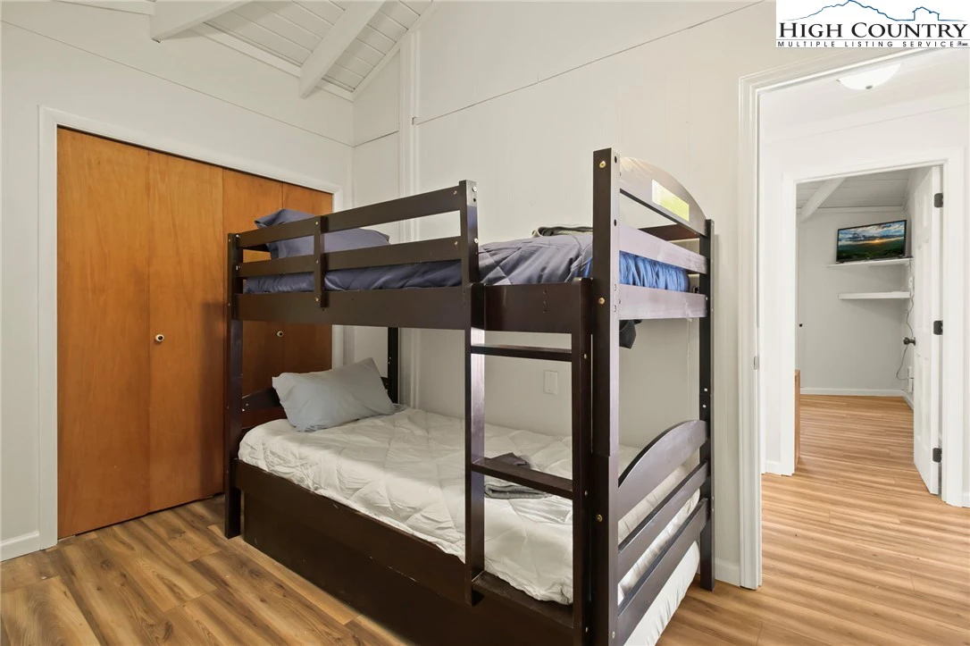 Image number 2 for the current listing