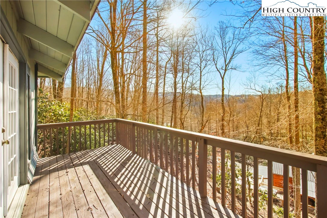 Image number 17 for the current listing