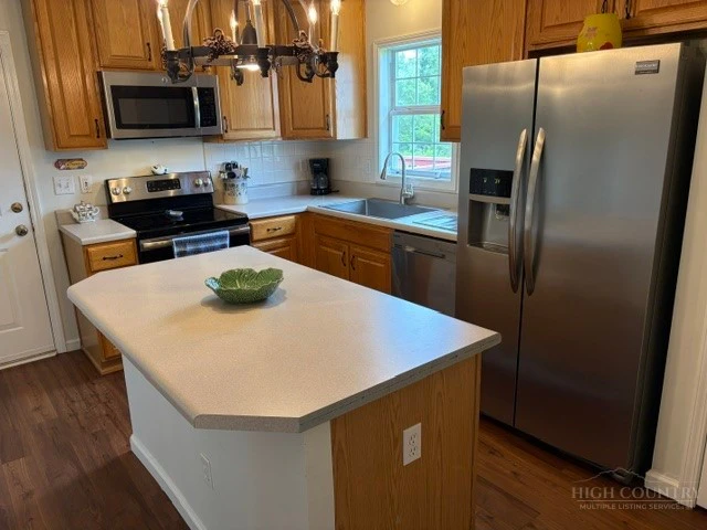 Image number 5 for the current listing