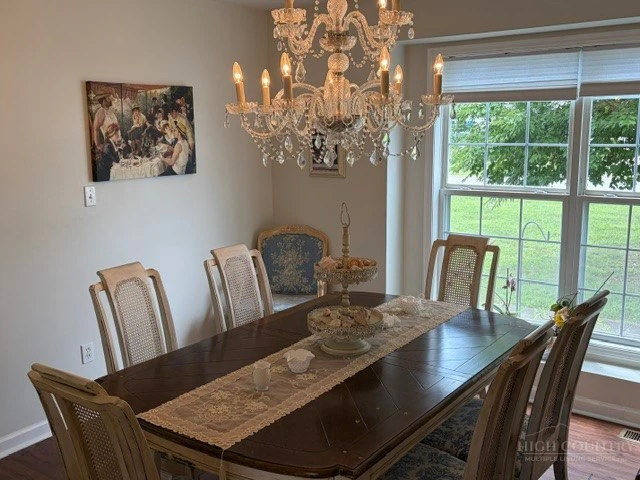 Image number 8 for the current listing