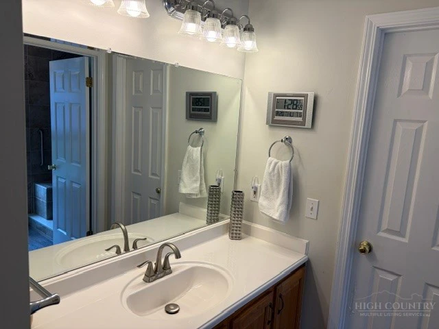 Image number 12 for the current listing