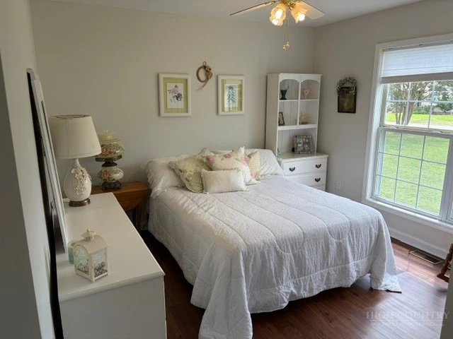 Image number 15 for the current listing