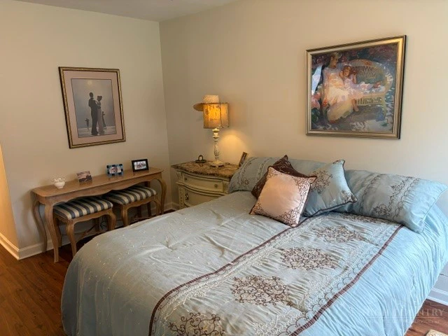 Image number 16 for the current listing
