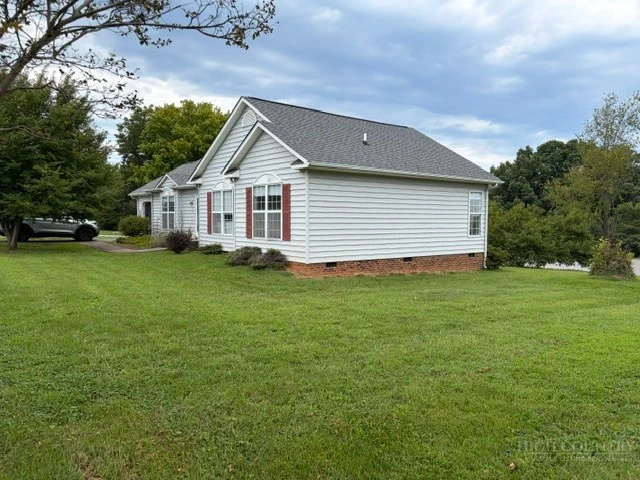 Image number 19 for the current listing