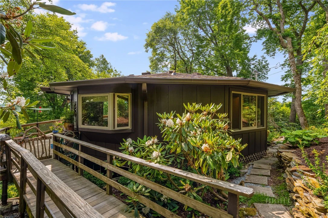 Image number 5 for the current listing