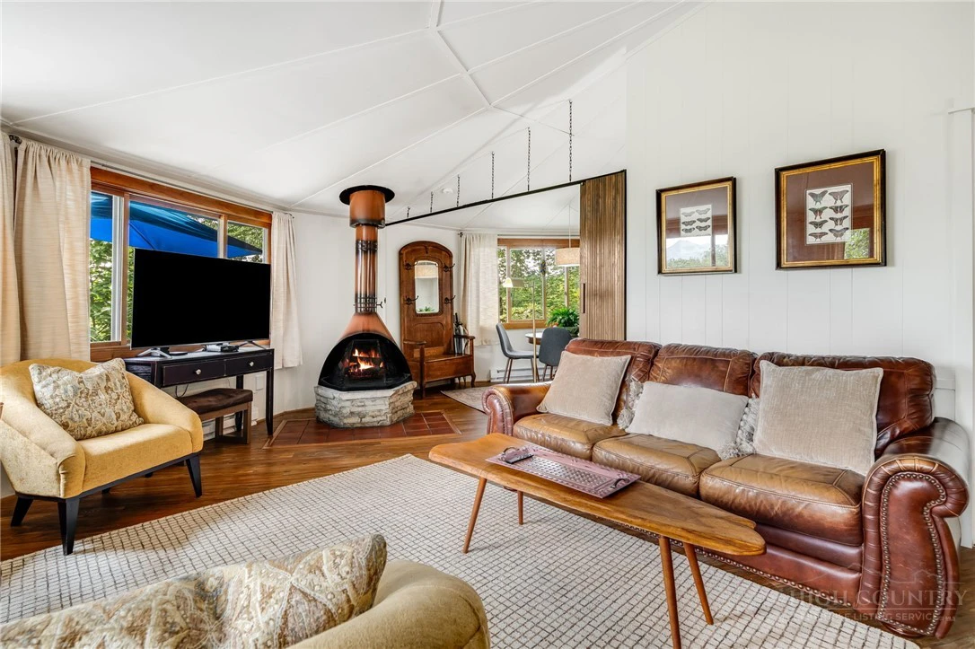 Image number 10 for the current listing