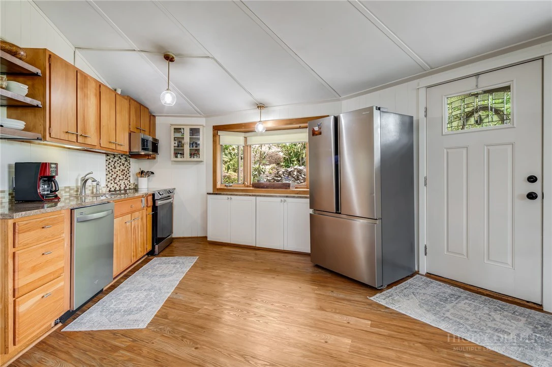 Image number 14 for the current listing