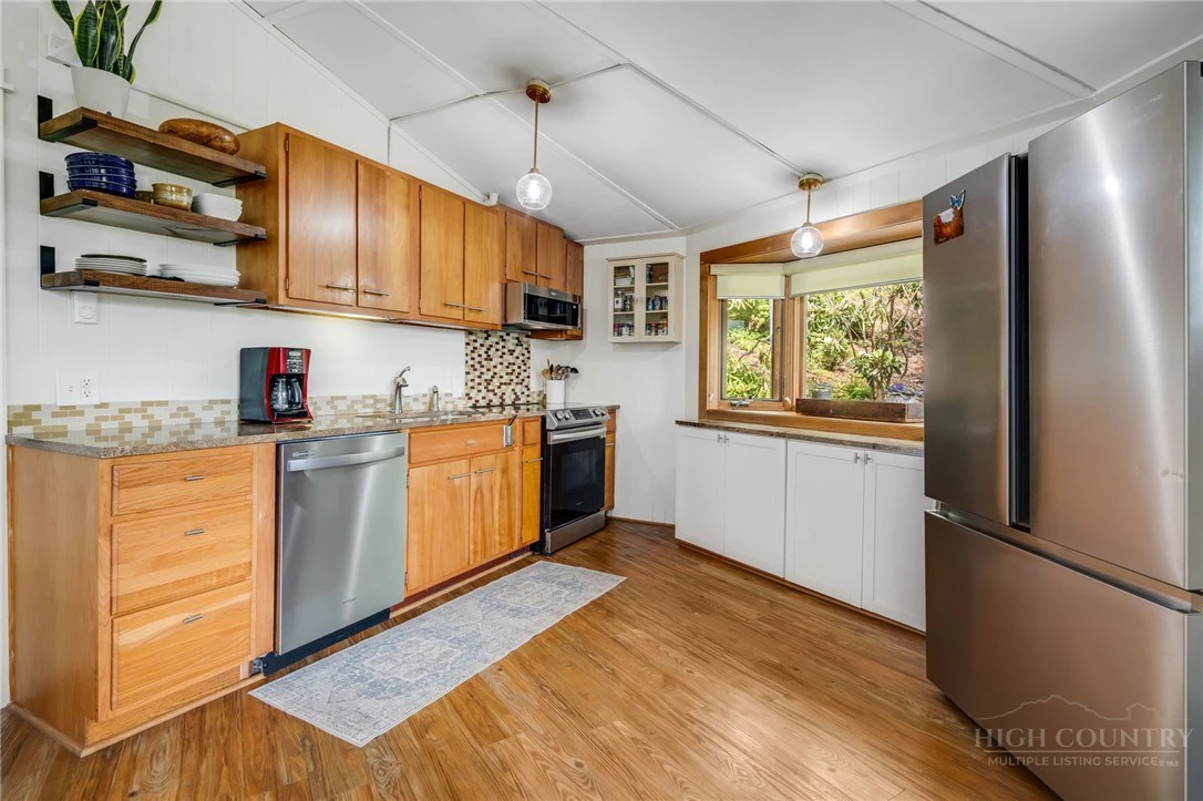 Image number 15 for the current listing