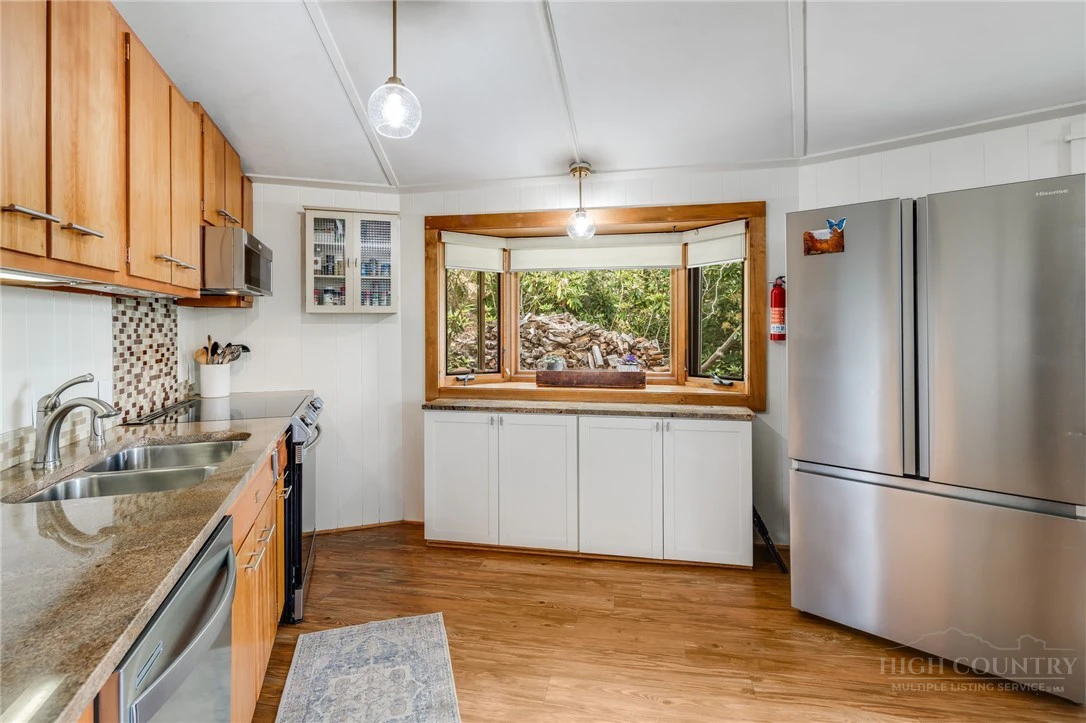 Image number 16 for the current listing