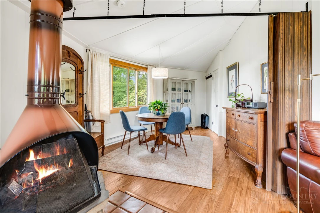 Image number 18 for the current listing
