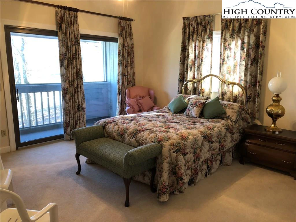 Image number 3 for the current listing
