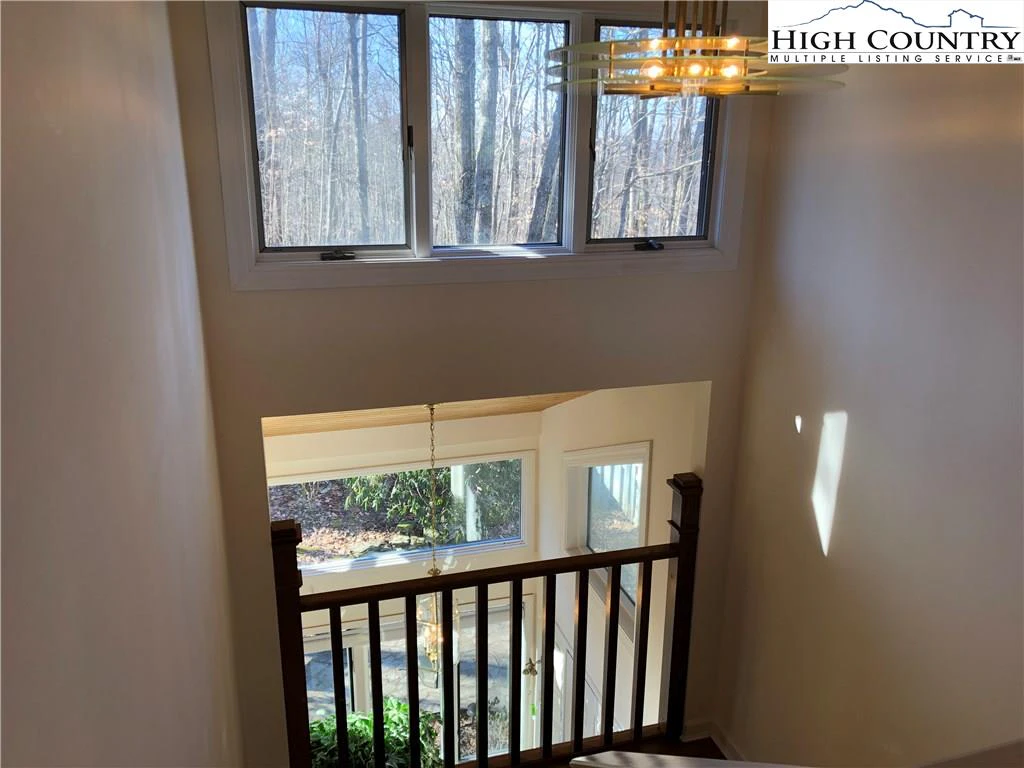Image number 5 for the current listing