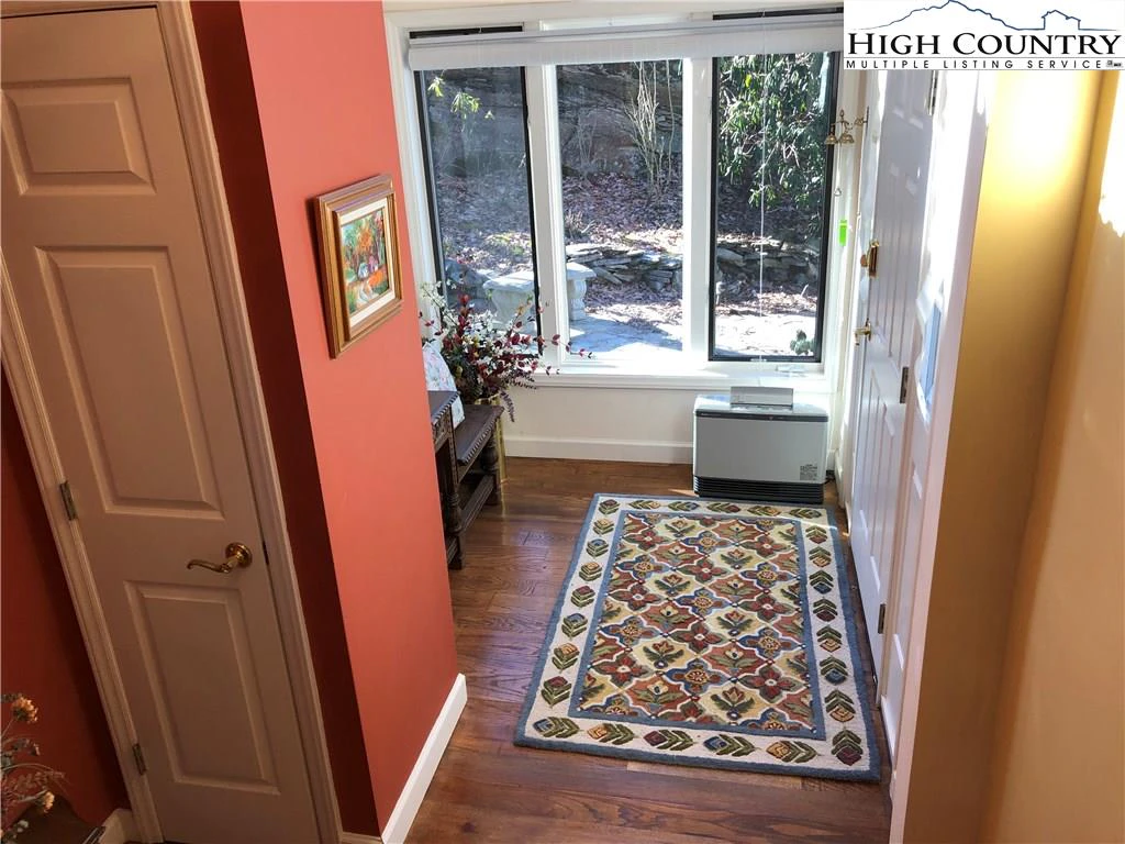 Image number 6 for the current listing
