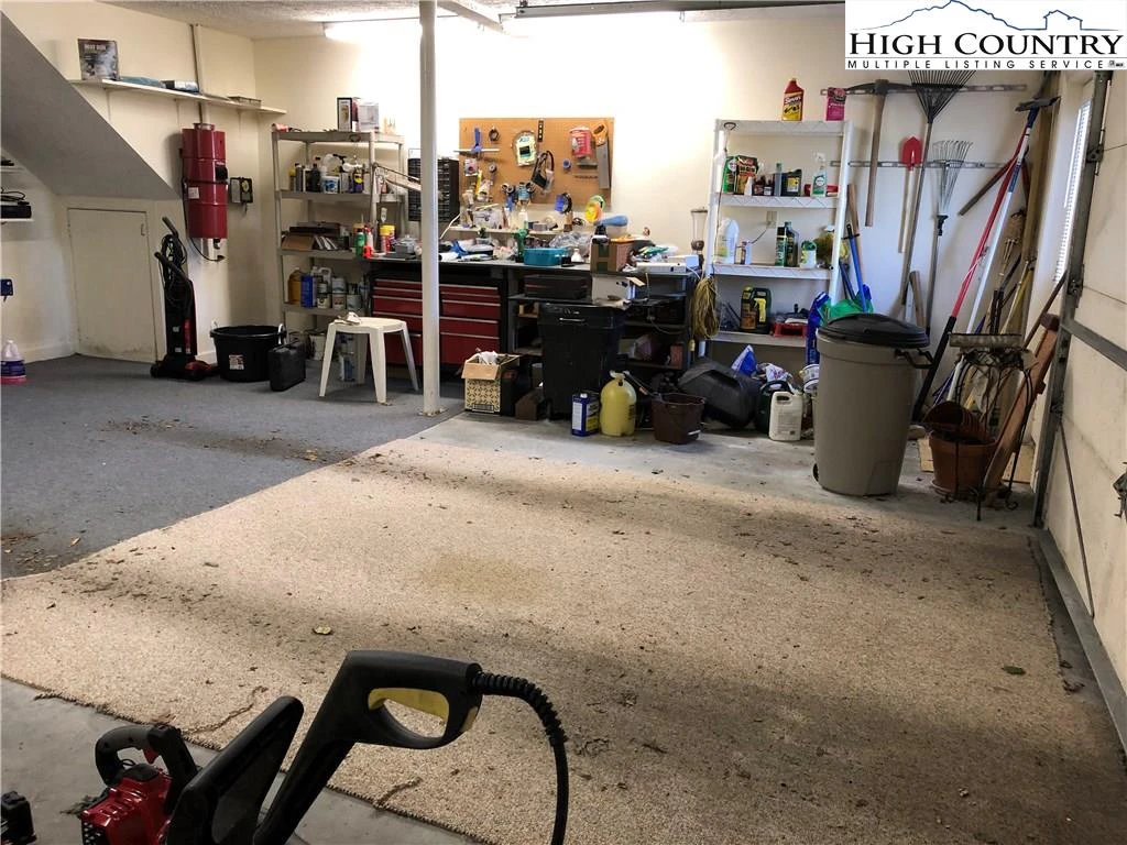 Image number 11 for the current listing