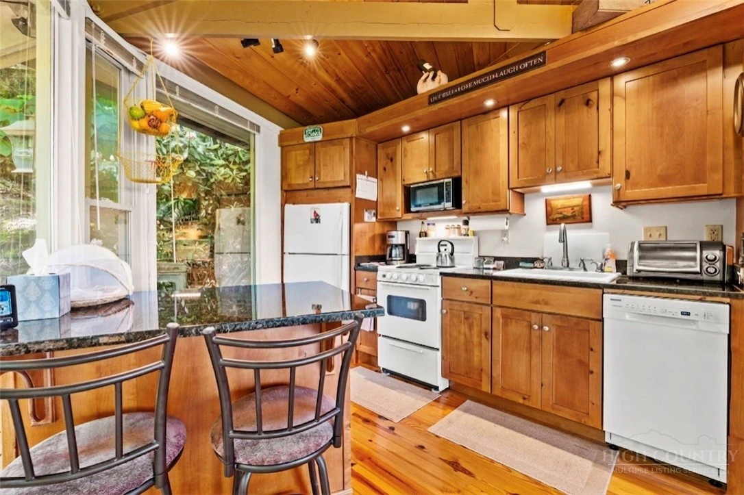 Image number 12 for the current listing