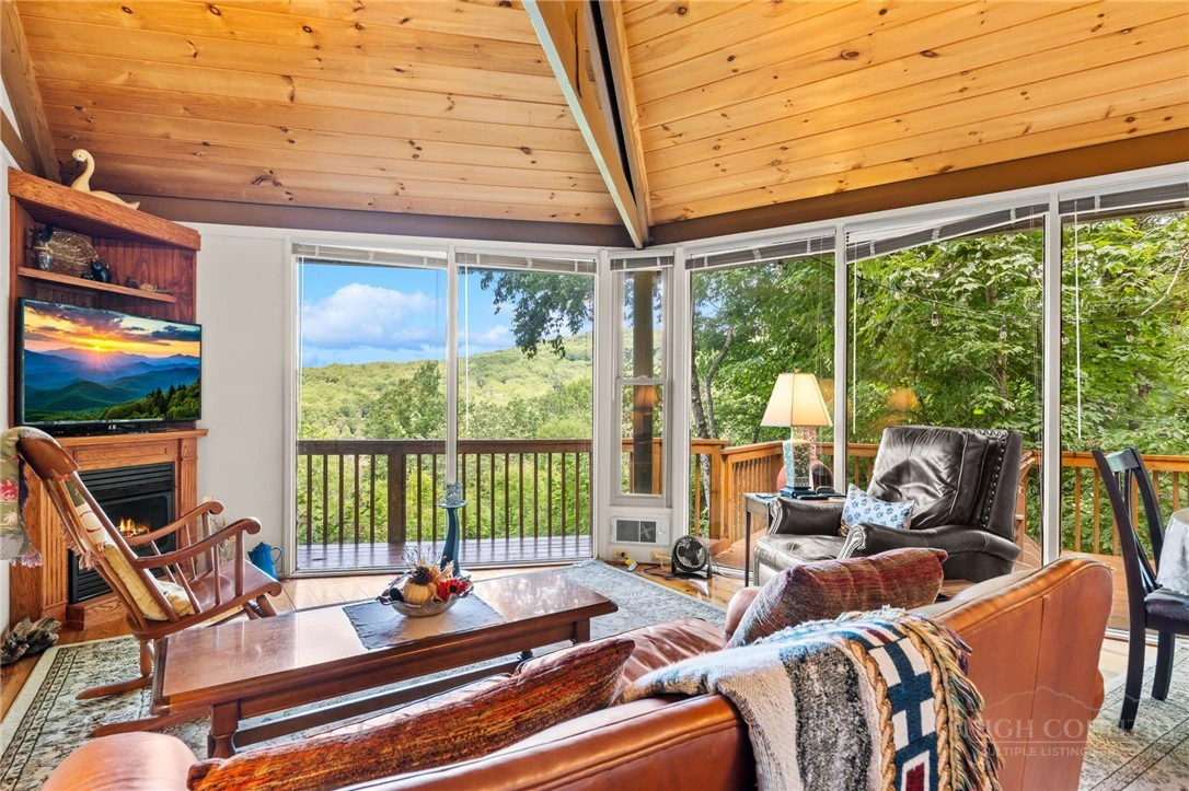 Image number 8 for the current listing