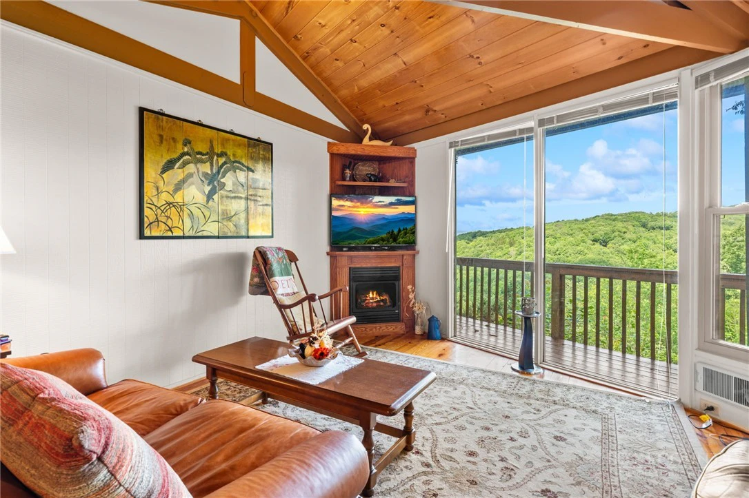 Image number 9 for the current listing