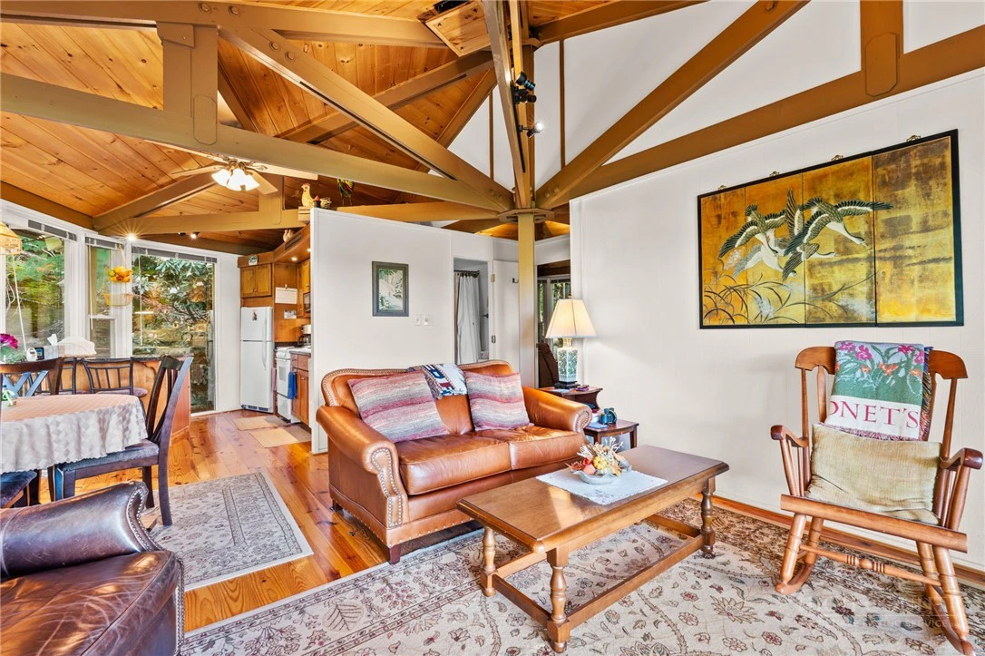 Image number 10 for the current listing