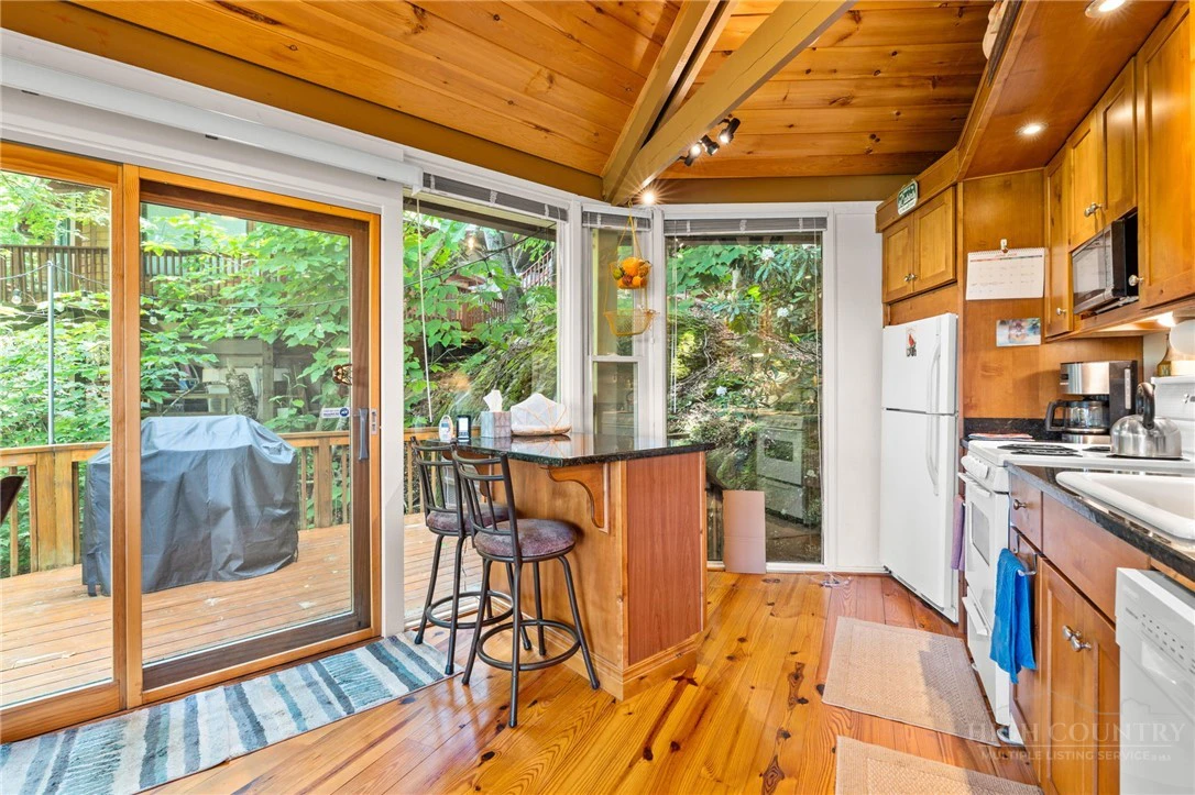Image number 13 for the current listing
