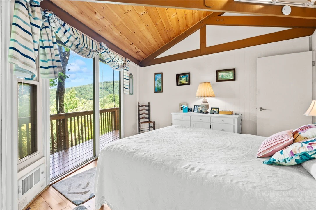 Image number 15 for the current listing