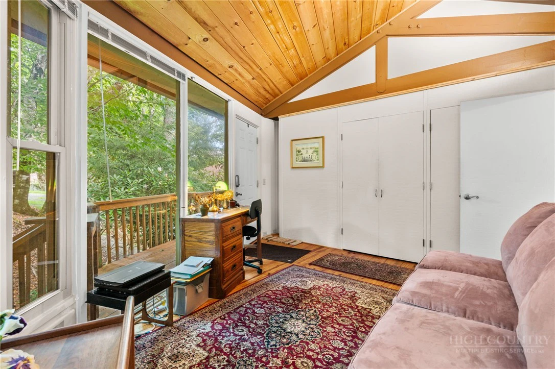 Image number 20 for the current listing