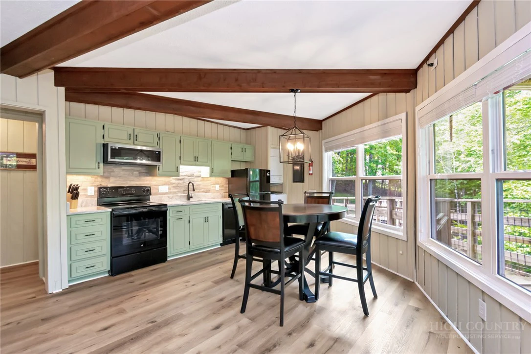 Image number 7 for the current listing