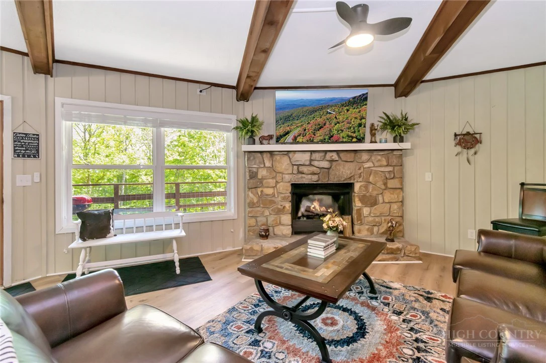Image number 9 for the current listing