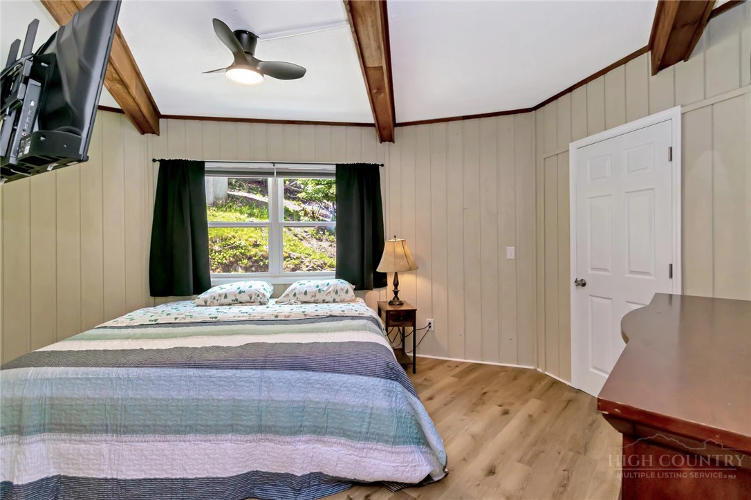 Image number 13 for the current listing