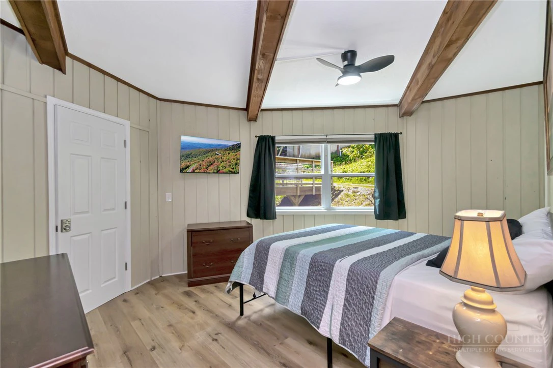 Image number 14 for the current listing