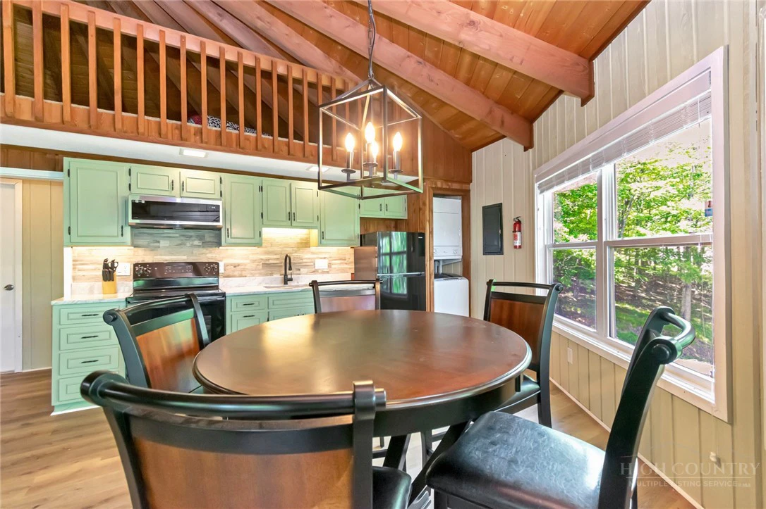 Image number 3 for the current listing