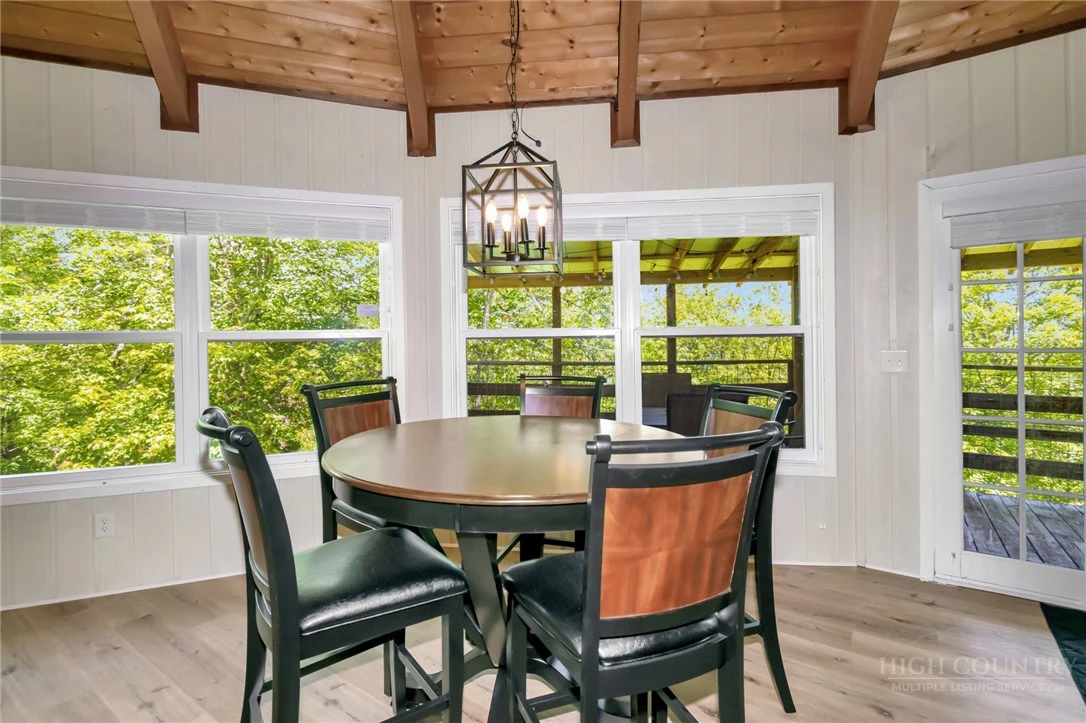 Image number 4 for the current listing