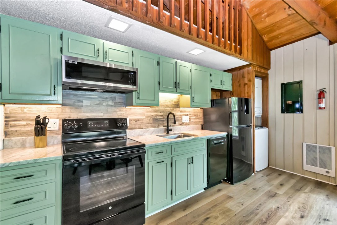 Image number 5 for the current listing