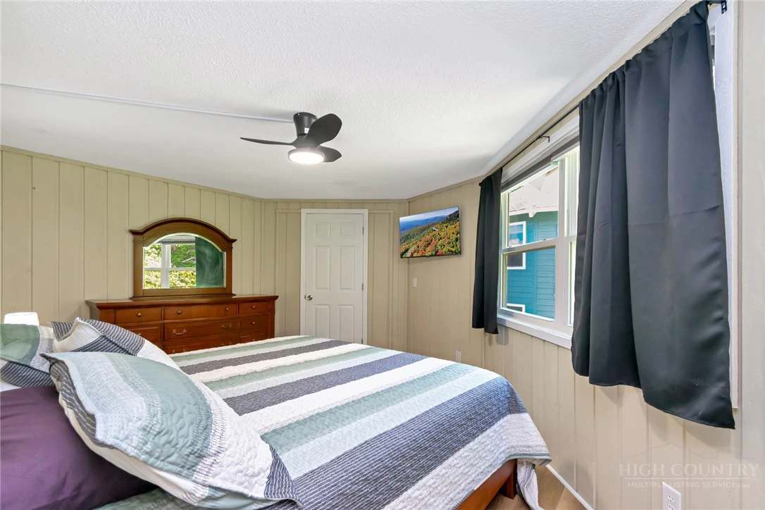 Image number 13 for the current listing