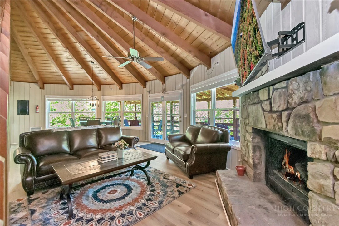 Image number 21 for the current listing