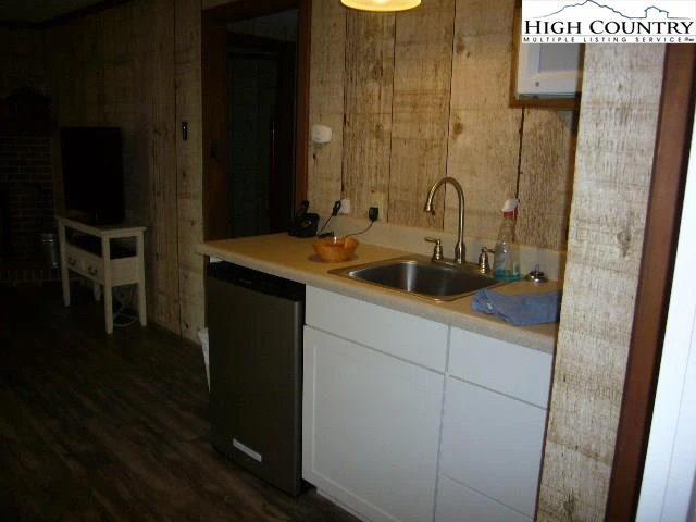 Image number 10 for the current listing