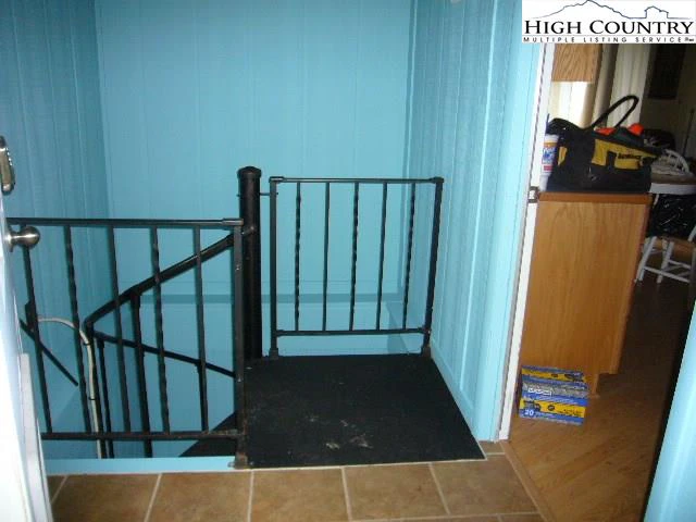 Image number 3 for the current listing