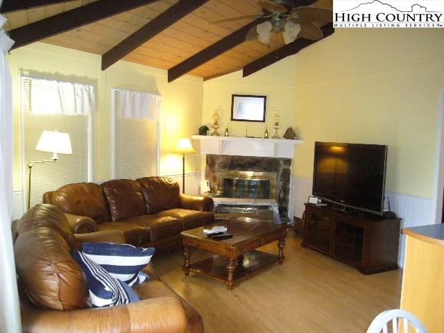Image number 17 for the current listing
