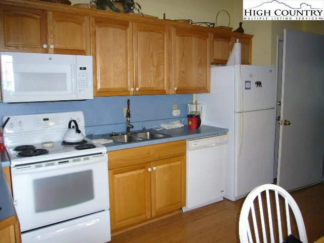 Image number 15 for the current listing