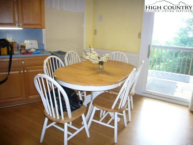 Image number 14 for the current listing