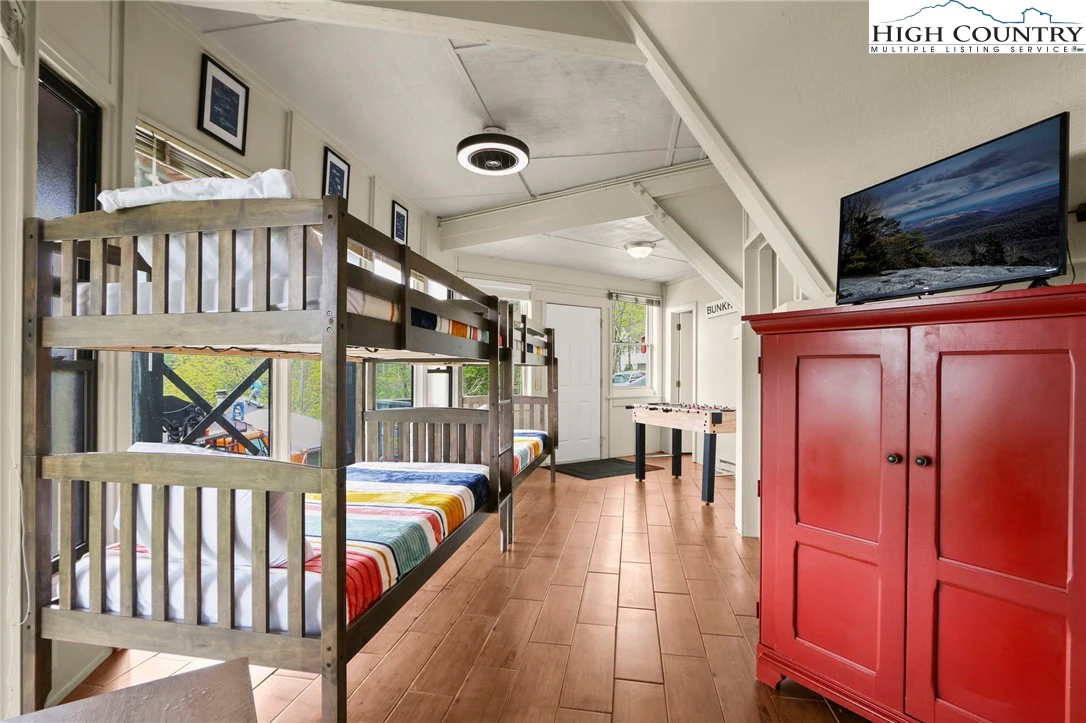 Image number 3 for the current listing